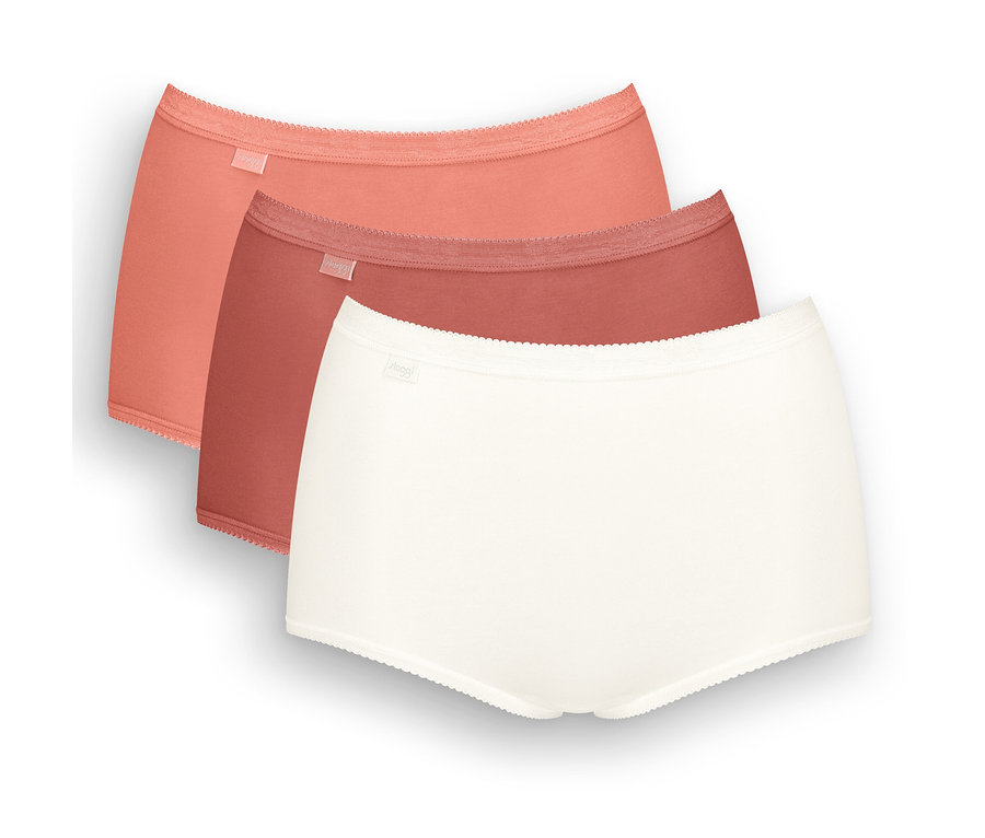 Drei sloggi Basic+ Maxi C3P Slips in verschiedenen Orangetönen liegen übereinander.