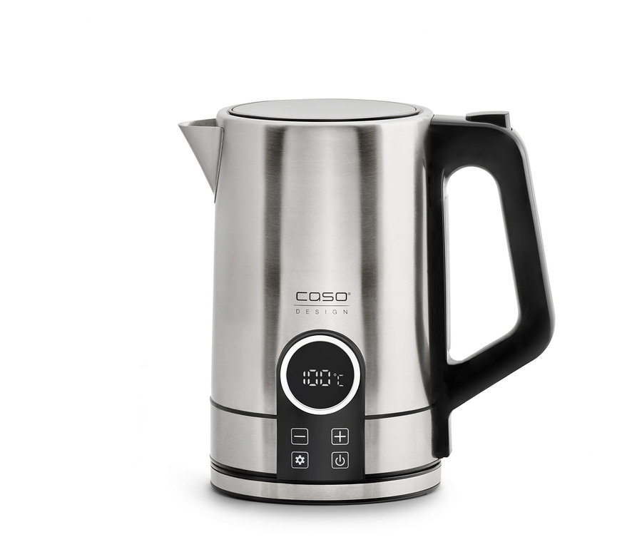 Nahaufnahme eines silbernen, elektrischen Wasserkochers der Marke Caso mit schwarzem Griff auf einem weißen Hintergrund.