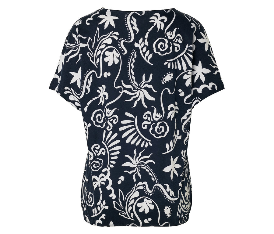 Dunkelblaues T-Shirt mit weißen Blumenmustern.