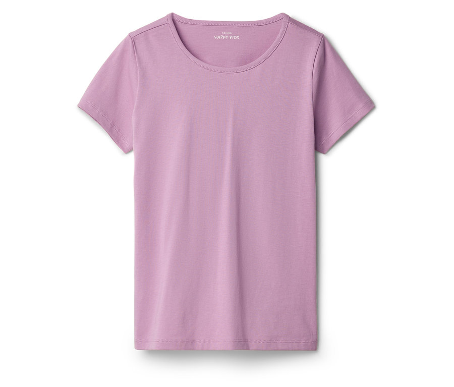 Ein fliederfarbenes T-Shirt mit kurzen Ärmeln liegt flach auf einem weißen Hintergrund.