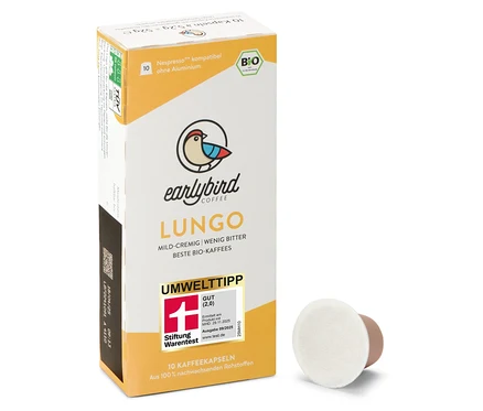 Eine Packung earlybird Bio Lungo Kaffeekapseln und eine einzelne Kapsel sind zu sehen.