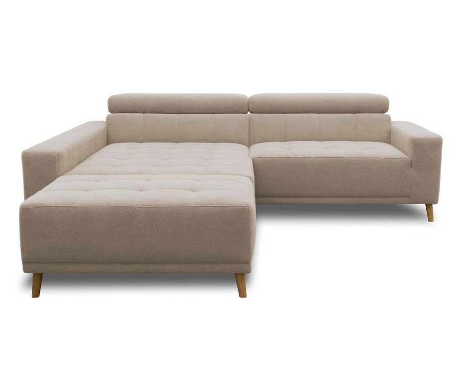 Beiges L-förmiges Ecksofa mit verstellbaren Kopfstützen und Holzfüßen.
