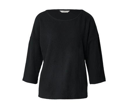 Schwarzer, langärmliger Pullover mit Rundhalsausschnitt liegt auf einem weißen Hintergrund.