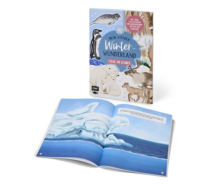 Ein hellblaues Stickerbuch mit dem Titel 'Mein Sticker Winter Wunderland Tiere im Schnee', das Wintertiere und über 350 Sticker zeigt, steht hinter einem aufgeschlagenen Buch mit einer Eisberg-Illustration und Text über die Antarktis.