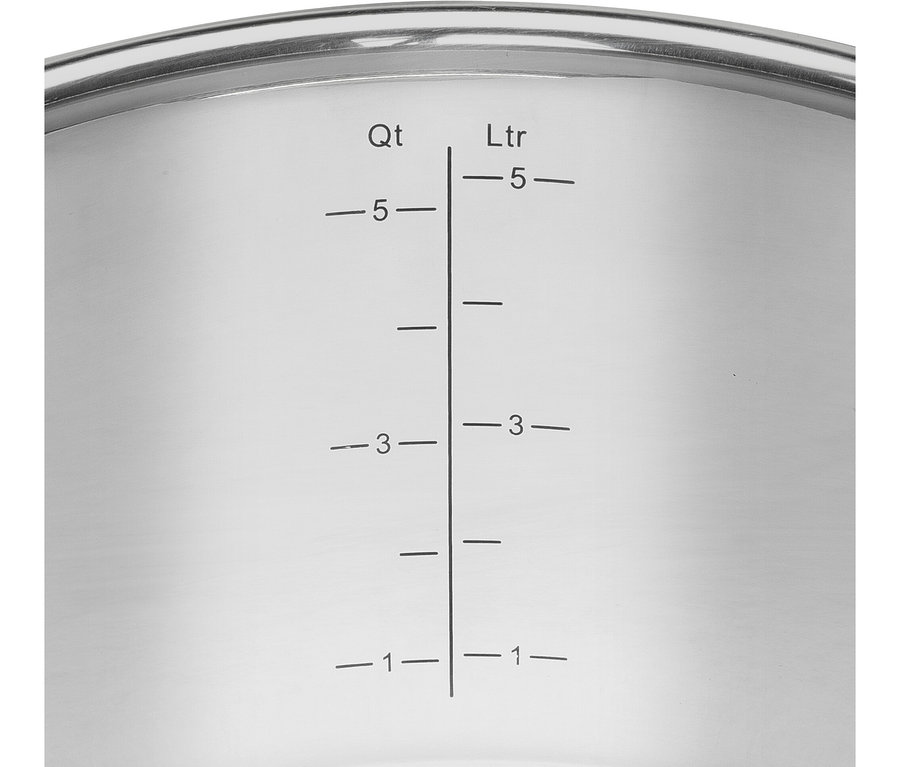 Innenansicht eines Edelstahl-Kochtopfs aus dem Henckels by ZWILLING »Pulse« Kochgeschirrset, mit Messskala in Quart (Qt) und Liter (Ltr) bis 5.