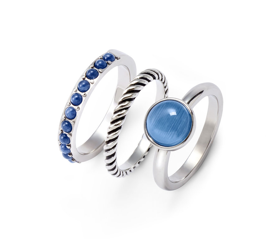 Nahaufnahme eines silbernen 3er-Ring-Sets.