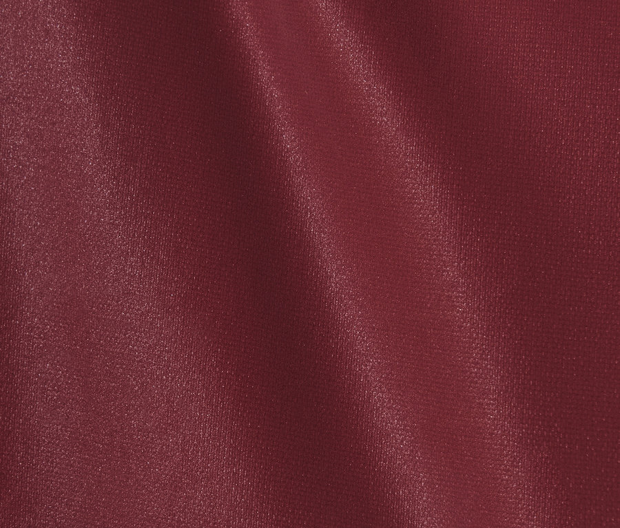 Nahaufnahme einer Thermojacke im Colorblocking-Design.