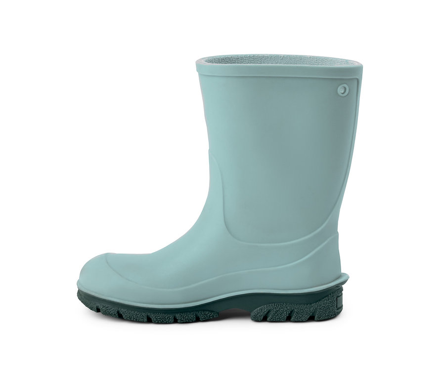 Ein hellblauer Regenstiefel.