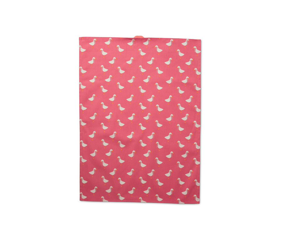 Rosa Geschirrtuch mit weißen Gänsen.
