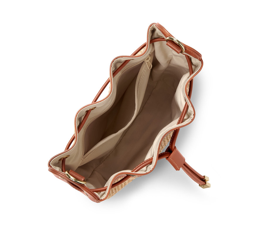 Detailaufnahme einer Beuteltasche mit braunen Lederakzenten und beigem Innenraum.