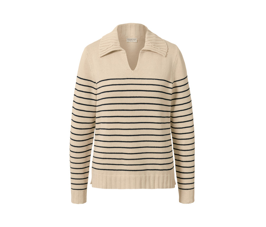 Ein beiger Strickpullover mit Polokragen und schwarzen horizontalen Streifen.