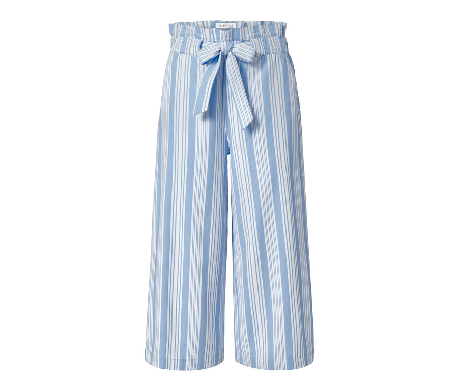 Eine Culotte mit blauen und weißen Streifen und einer dekorativen Schleife in der Taille.