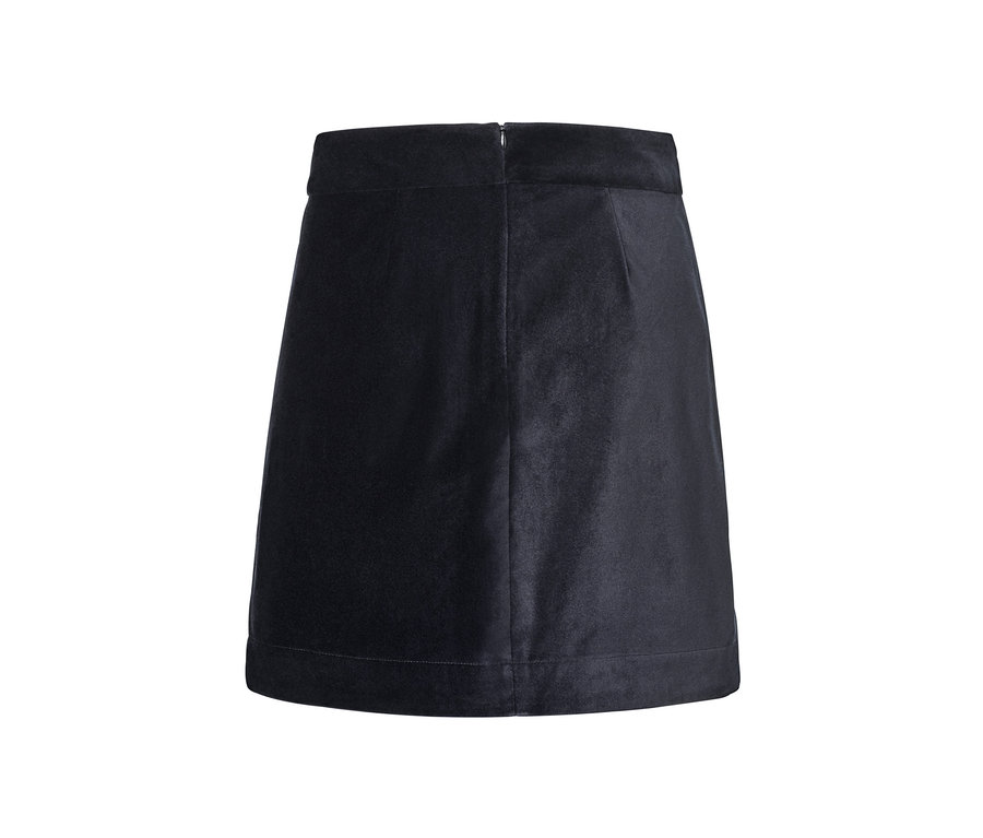 Detailansicht eines kurzen Samtrocks.