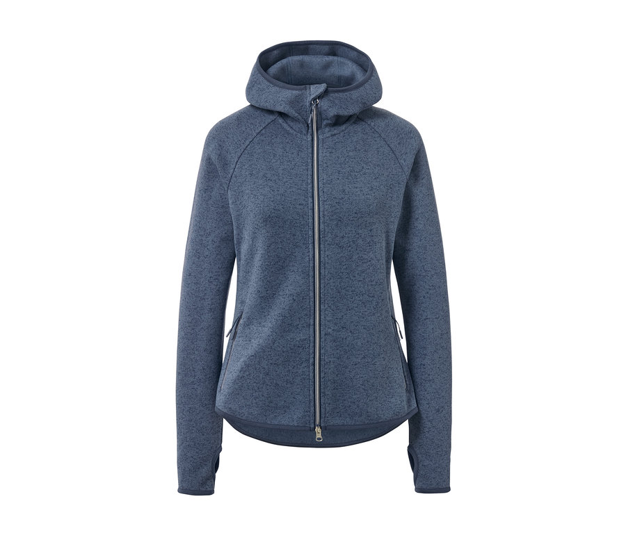 Eine blaue Strickfleece-Jacke mit einem Reißverschluss in der Mitte.