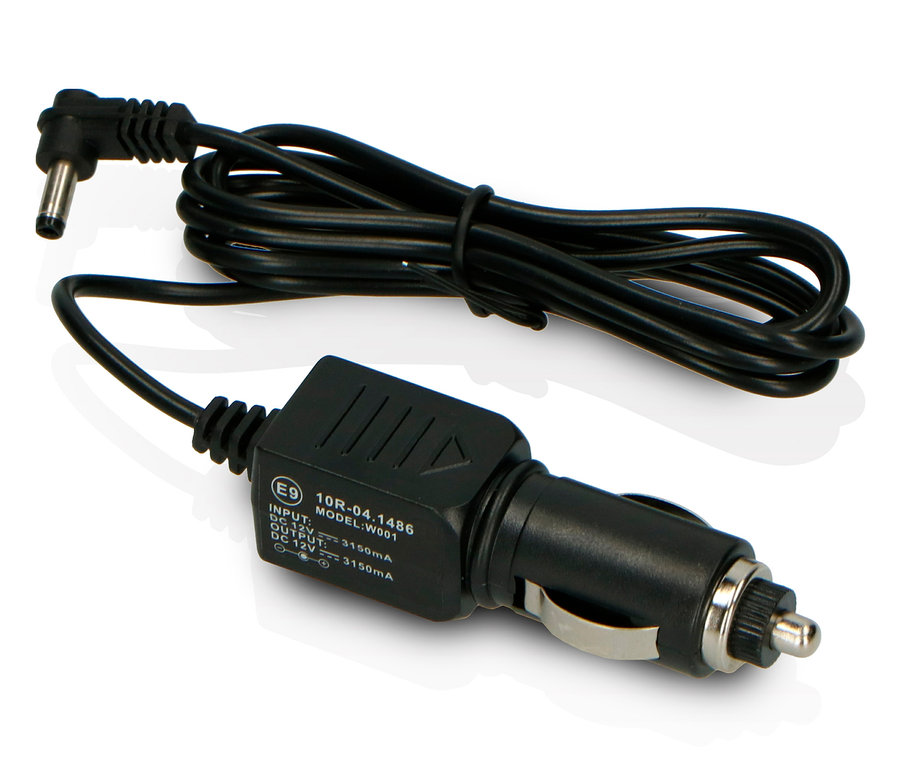 Schwarzes Auto-Ladekabel mit Stecker.