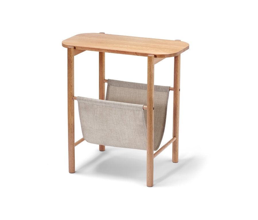 Beistelltisch mit Schlaufenablage.