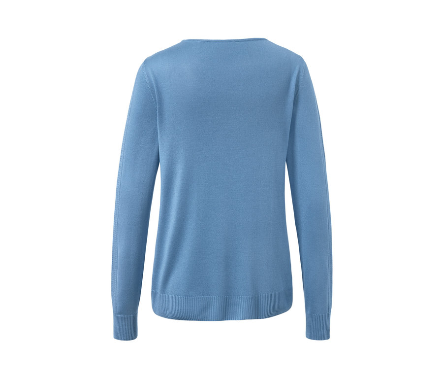 Blauer Feinstrickpullover.