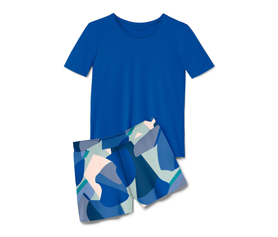 Blaues Shorty-Pyjama mit Kurzarm-Oberteil und gemusterter kurzer Hose.