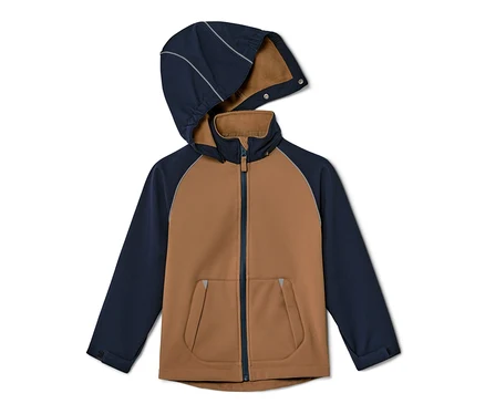 Kinder-Softshelljacke in Braun und Dunkelblau.