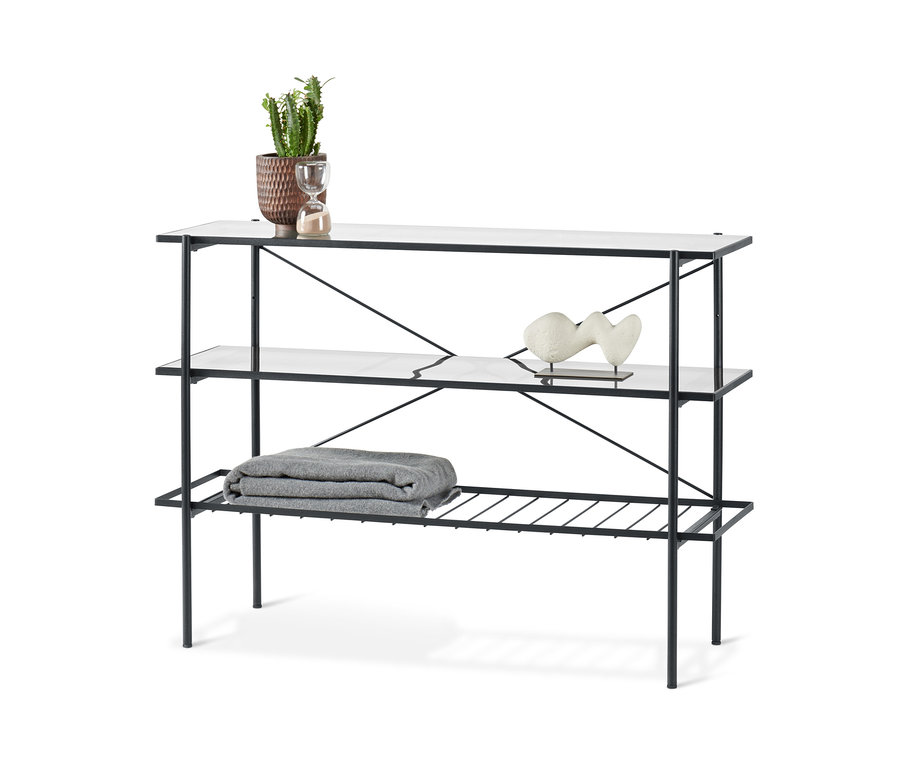 Konsole, Breite ca. 120 cm, mit drei Ablageflächen. Auf der obersten Ablage steht eine Topfpflanze, eine Sanduhr und auf der zweiten Ablage eine Dekoration.