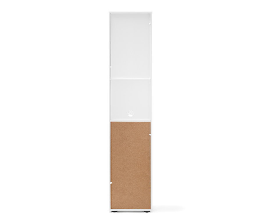 Ein weißer Hochschrank für das Badezimmer.