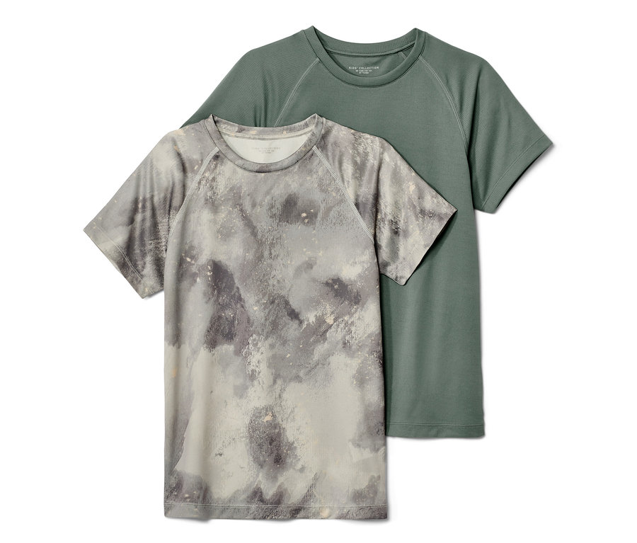 Zwei Kinder-Sportshirts, eines grün und eines mit Alloverprint.