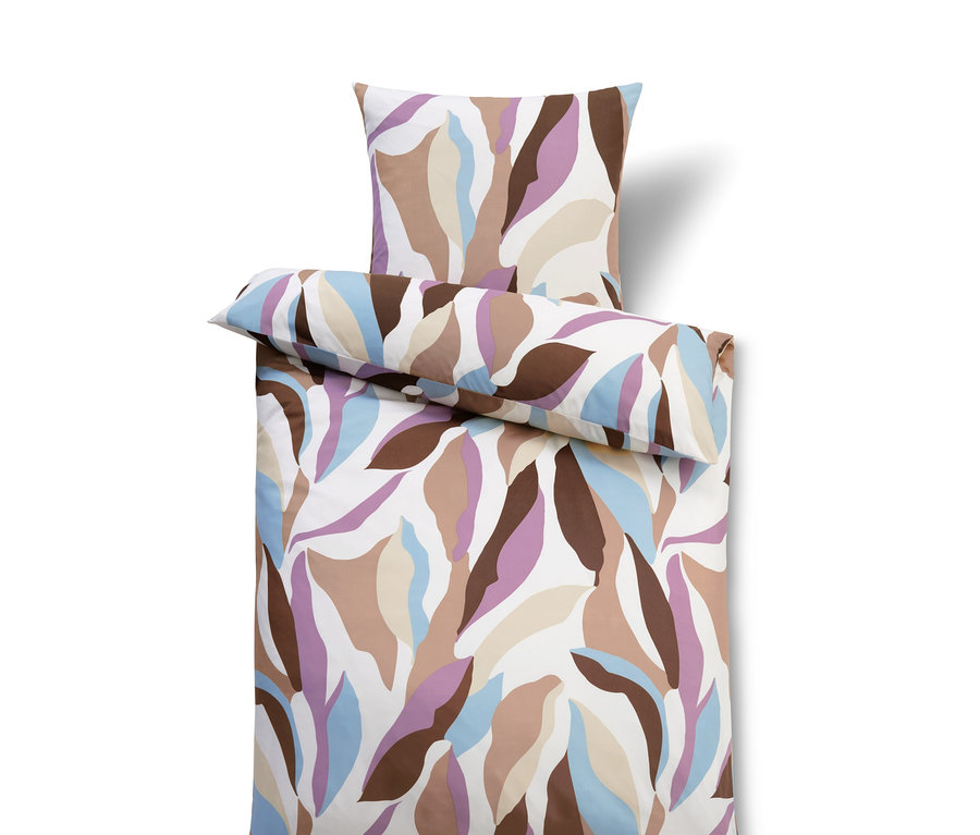 Weiße Microfaser-Bettwäsche mit braunen, violetten und blauen Blättermustern.