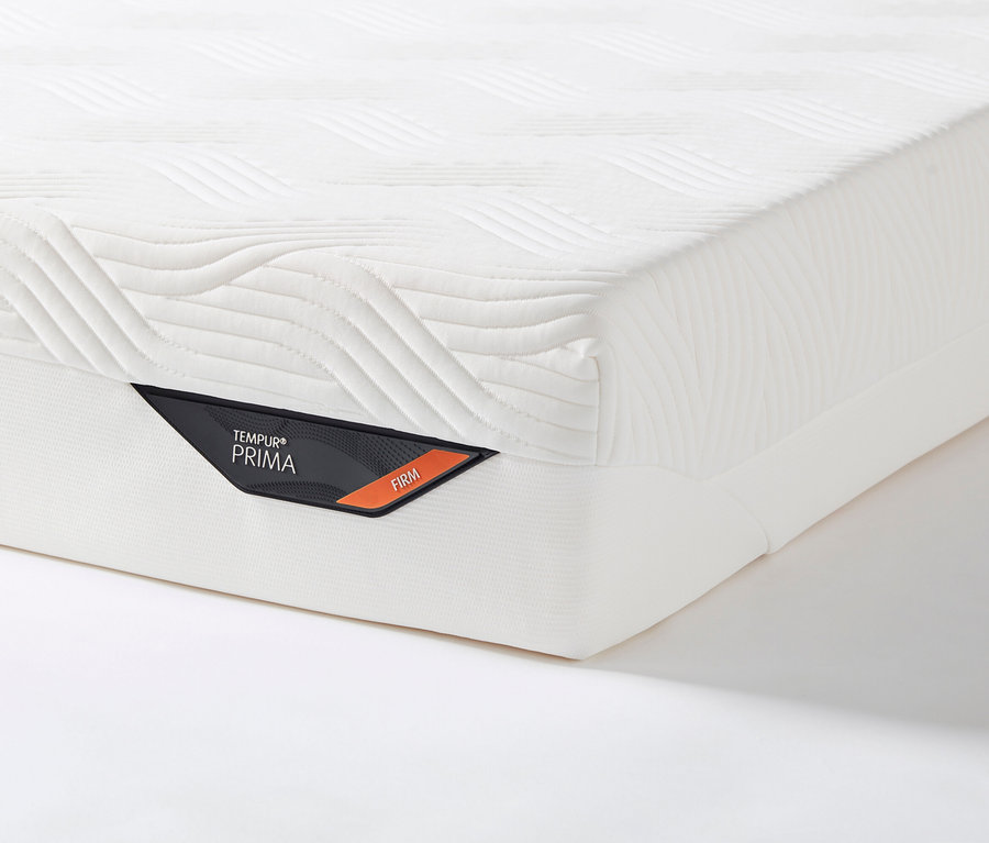 Detailansicht einer weißen Tempur Matratze Prima, firm, auf einem weißen Hintergrund.