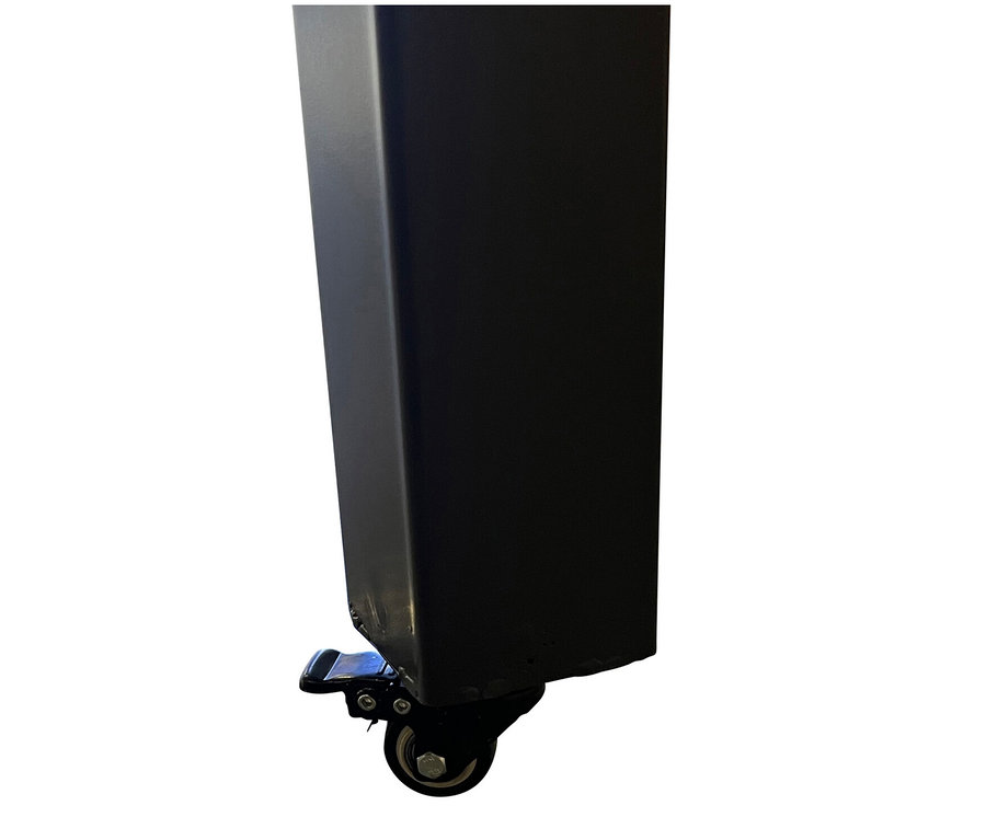 Nahaufnahme eines Rades der ausziehbaren Leco Pergola.