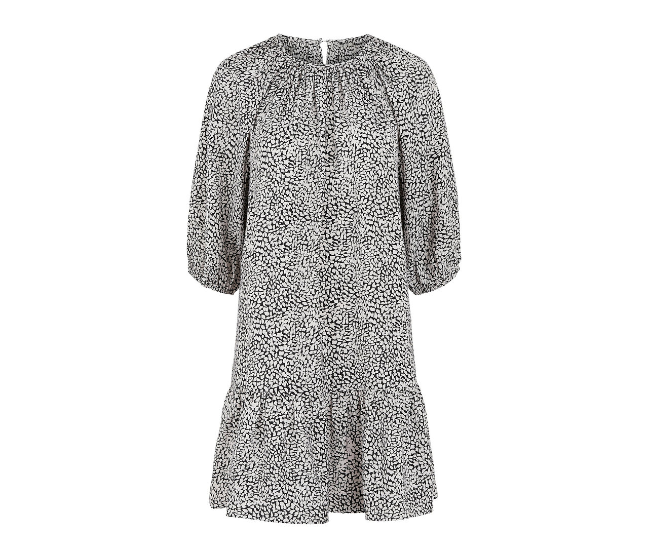 Schwarz-weißes Webkleid mit kurzen Puffärmeln.