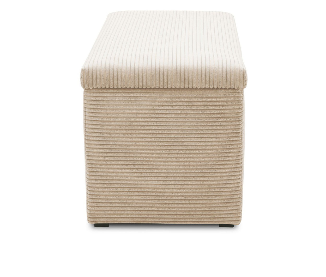 Ein cremefarbener DOMO Hocker mit Staufach vor einem weißen Hintergrund.