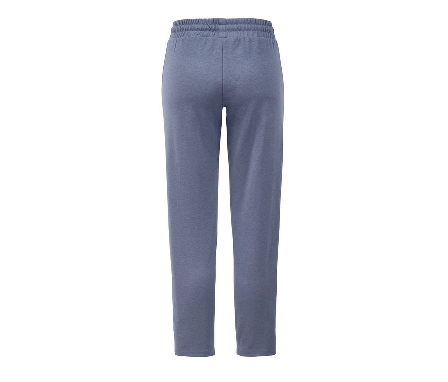 Eine blaue Loungewear-Hose.