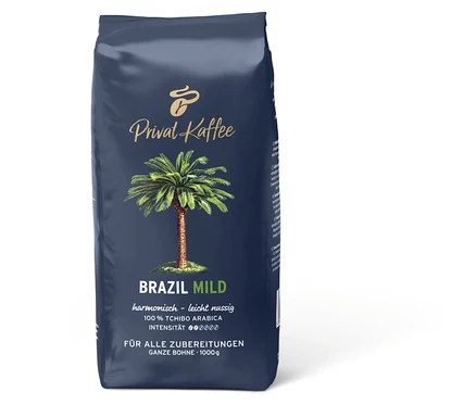 Eine Packung Privat Kaffee Brazil Mild mit einer Abbildung einer Palme.