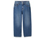 Blaue Wide-Leg-Jeans isoliert auf weißem Hintergrund.
