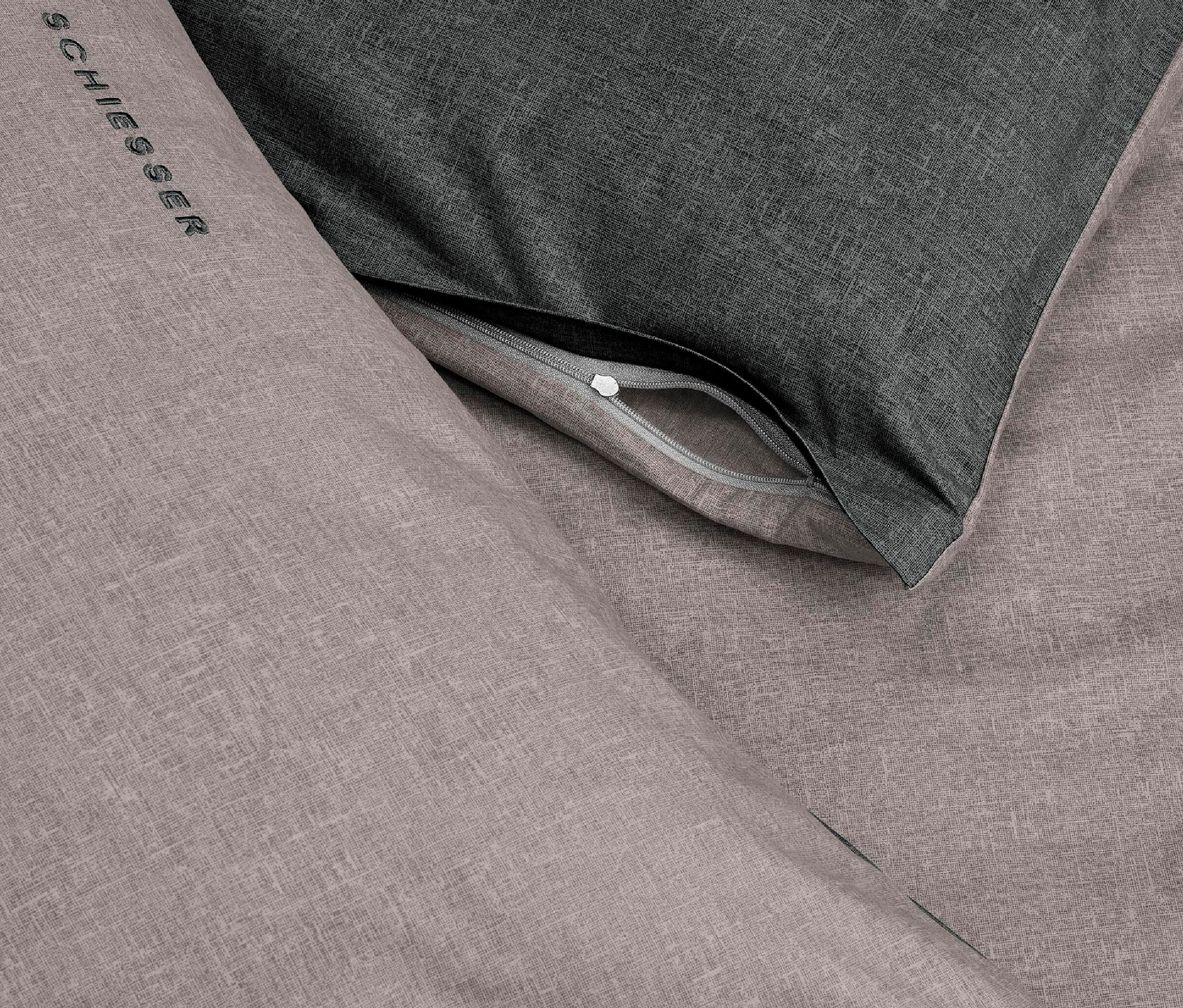Detailaufnahme eines grau-schwarzen SCHIESSER Renforcé-Kissenhüllensets »Doubleface«.