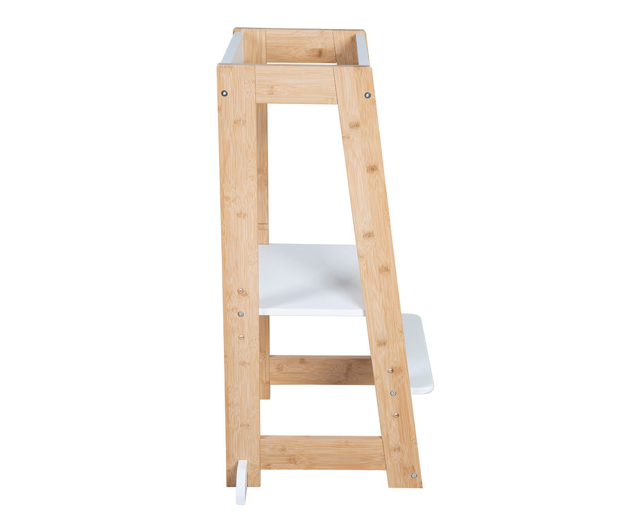 Seitenansicht des weißen roba Lernturms aus Holz.