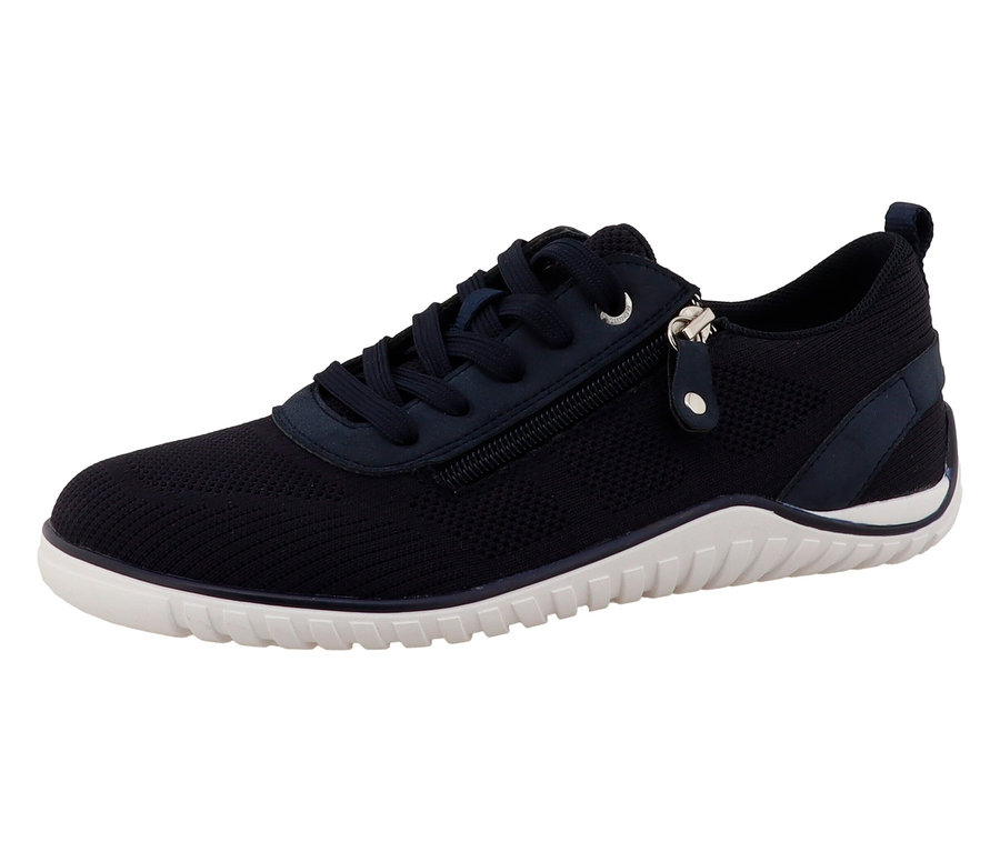 Ein einzelner marineblauer Stoffschuh mit weißer Sohle steht auf einem weißen Hintergrund.