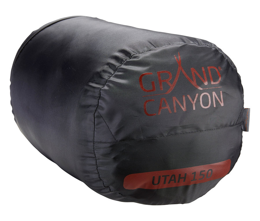 Eingerollter Grand Canyon Kinder-Schlafsack »Utah 150« in dunkler Farbe mit roter Aufschrift.