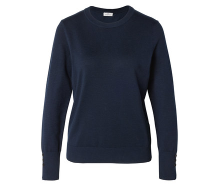 Marineblauer Strickpullover mit langen Ärmeln und runden Halsausschnitt, Ärmelenden mit je drei Knöpfen.