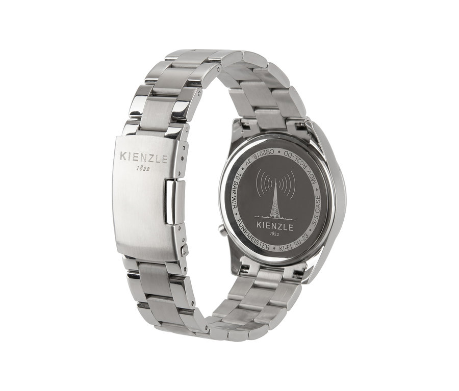 Rückansicht einer grauen Kienzle Funkmeister Uhr mit Metallarmband und eingraviertem Funkmast-Symbol auf dem Gehäuseboden.