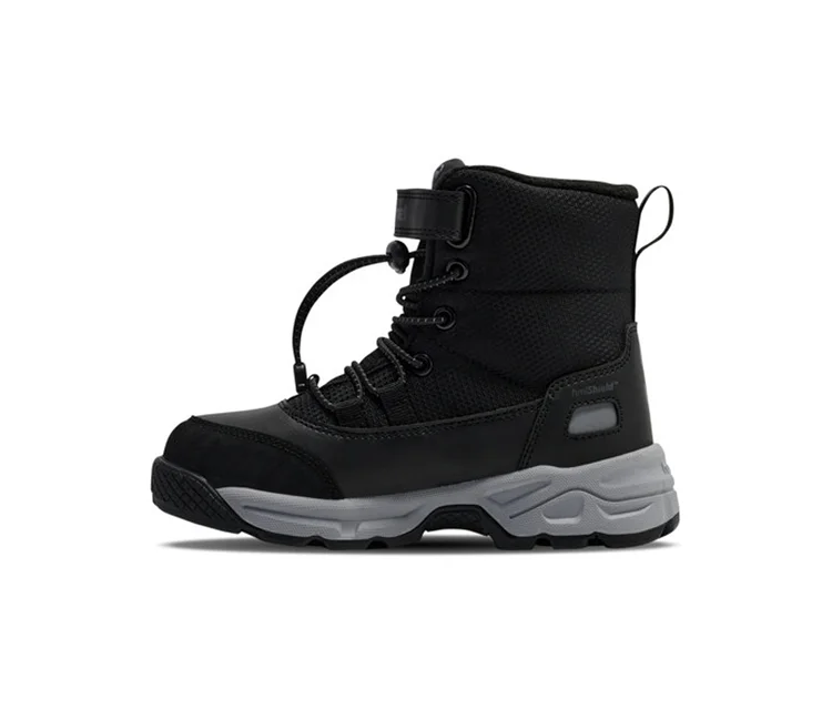 hummel® Schneestiefel Snow Boot Tex, schwarz, mit Schnürung, Klettverschluss und grauer Sohle.