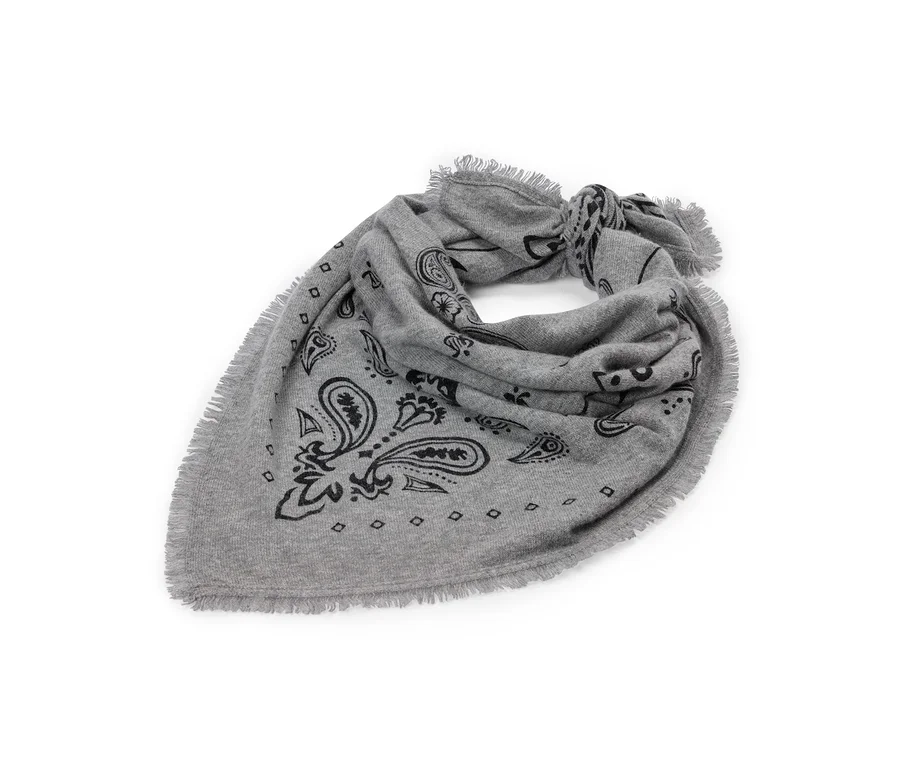 Graues Strick-Bandana aus Wolle und Kaschmir mit schwarzem Paisley-Muster, Fransenrändern und einem Knoten.