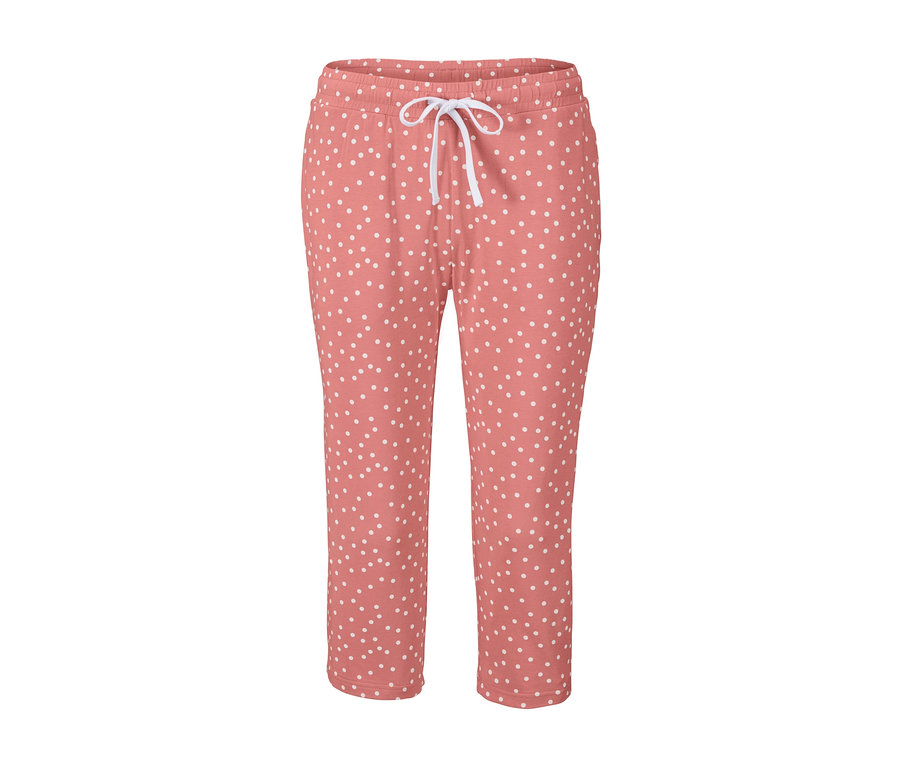 Eine rosafarbene 3/4-Pyjamahose mit weißen Punkten.