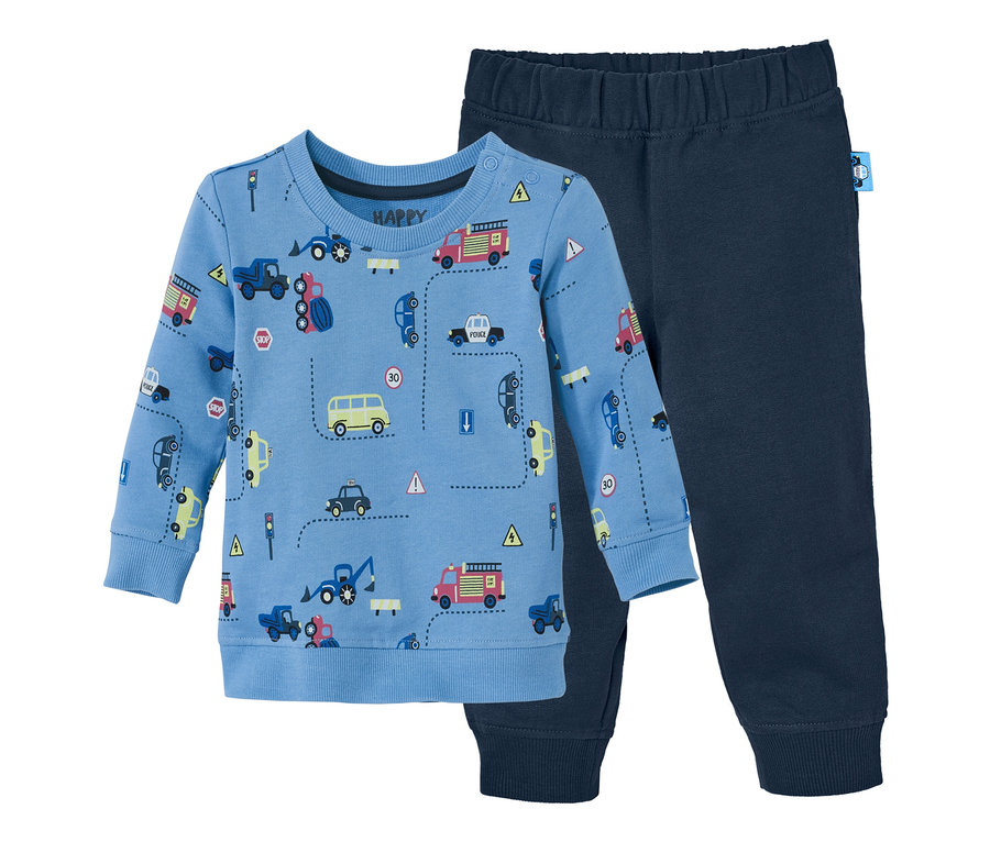 Ein blaues Sweatshirt und -hose mit Autoaufdruck.