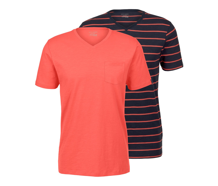 Zwei Herren-T-Shirts mit V-Ausschnitt: ein korallfarbenes mit Tasche und ein marineblaues mit korallfarbenen Streifen. 2 T-Shirts mit V-Ausschnitt.
