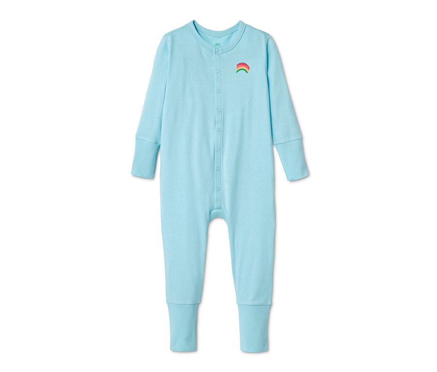 Blauer Schlafanzug aus Bio-Baumwolle mit langen Ärmeln und Regenbogen-Applikation.