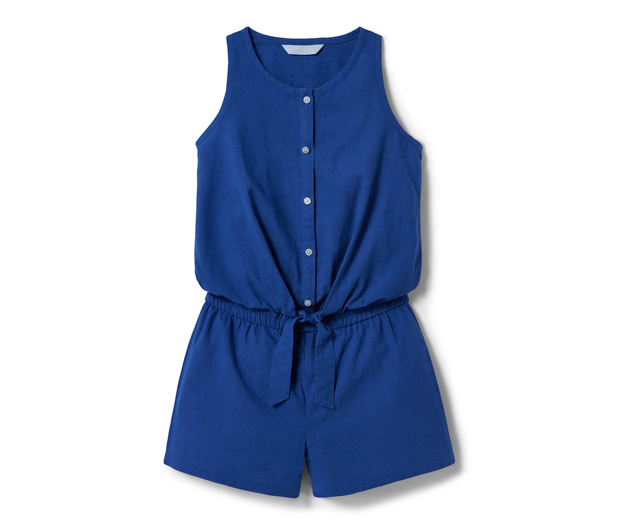 Blauer Jumpsuit mit Leinen, Knöpfen und Bindegürtel in der Taille.