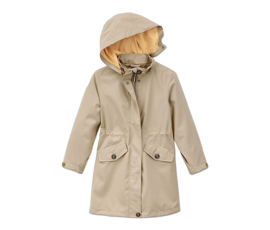 Beiger Allwetter-Trenchcoat mit Kapuze aus recyceltem Material.