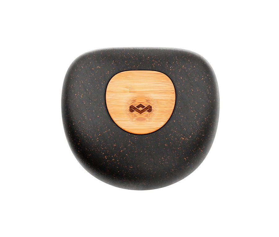 Schwarzes Case für House of Marley »True Wireless Champion« In-Ear-Kopfhörer aus recyceltem Material mit Bambus-Logo.