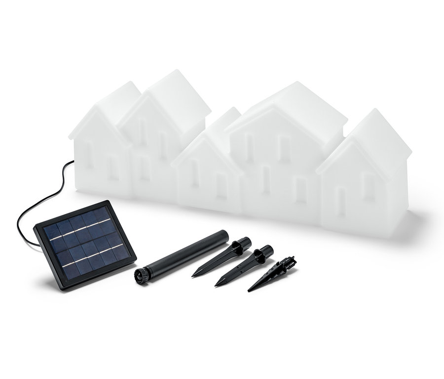Solar-Outdoorleuchte »Dorf« mit schwarzem Solarpanel und Montagezubehör.